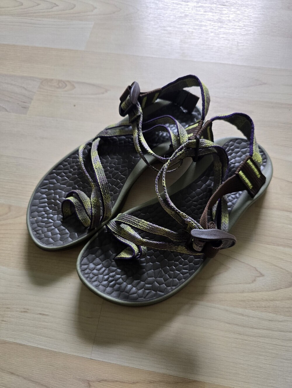 Chaco Vibram Green And Purple Sandals Size 5